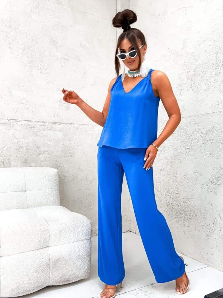 Set of strapless blouse and trousers