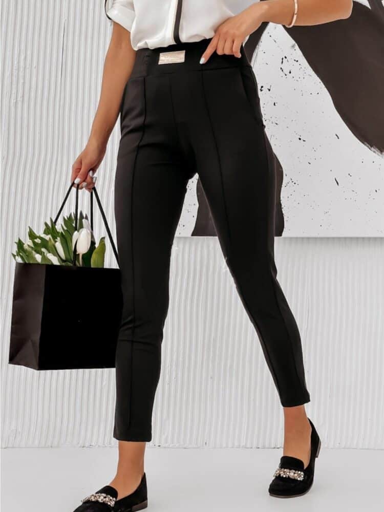 Sporty smart trousers with edge