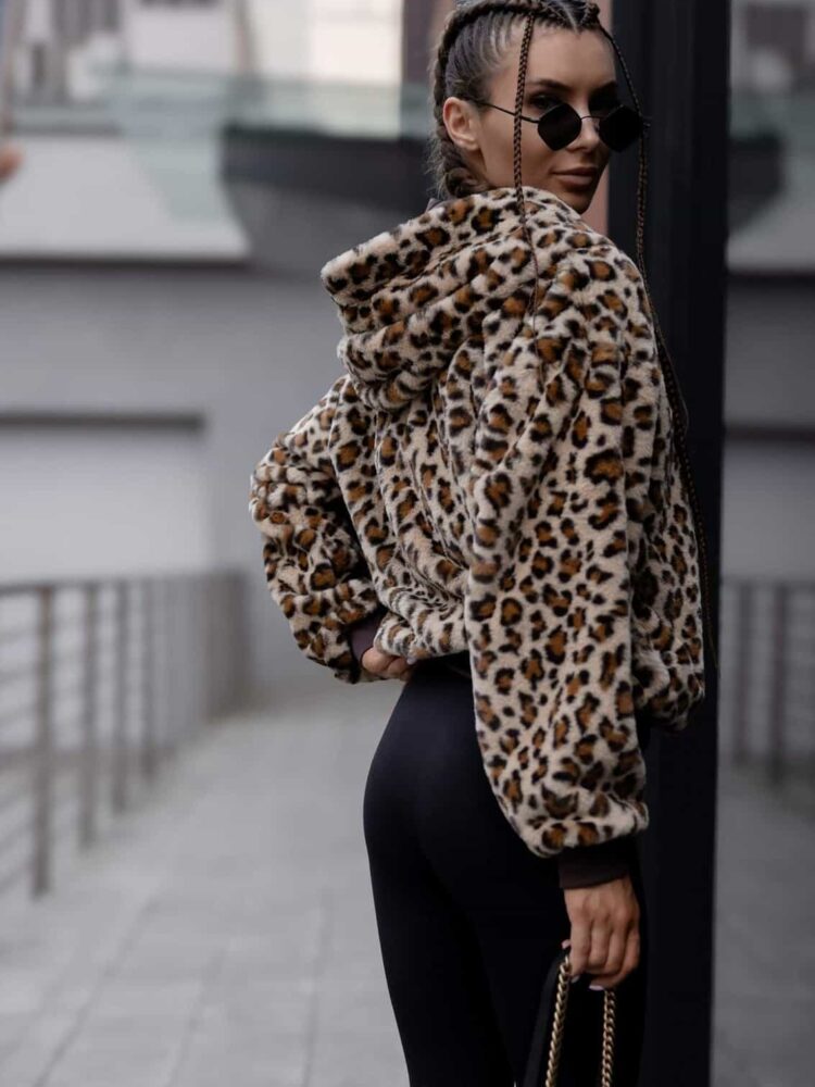 Hooded fur coat in leopard print