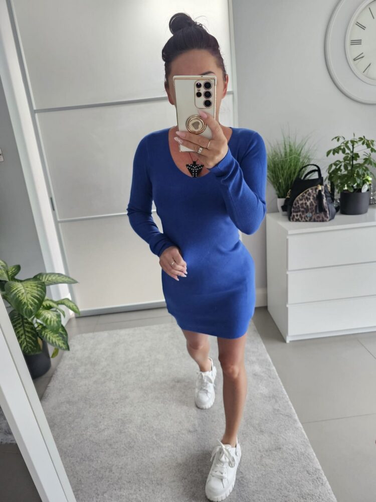 Mini jumper dress with light pointed neckline