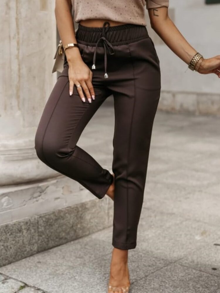 Elegant sports trousers with elastic band