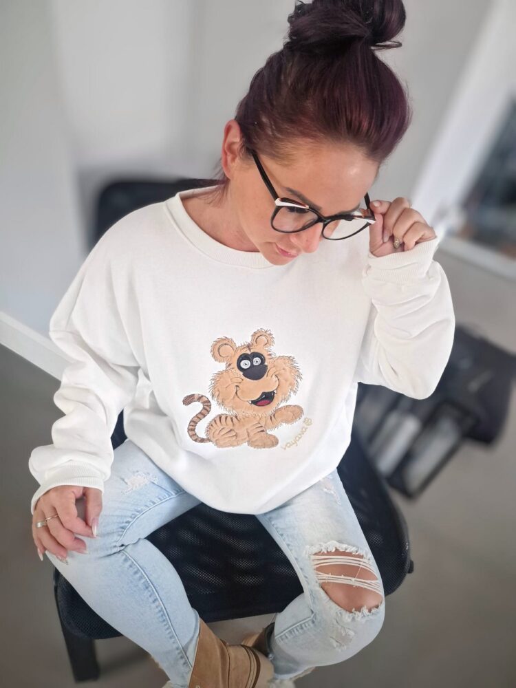 Insulated sweatshirts with 3D lion appliqué