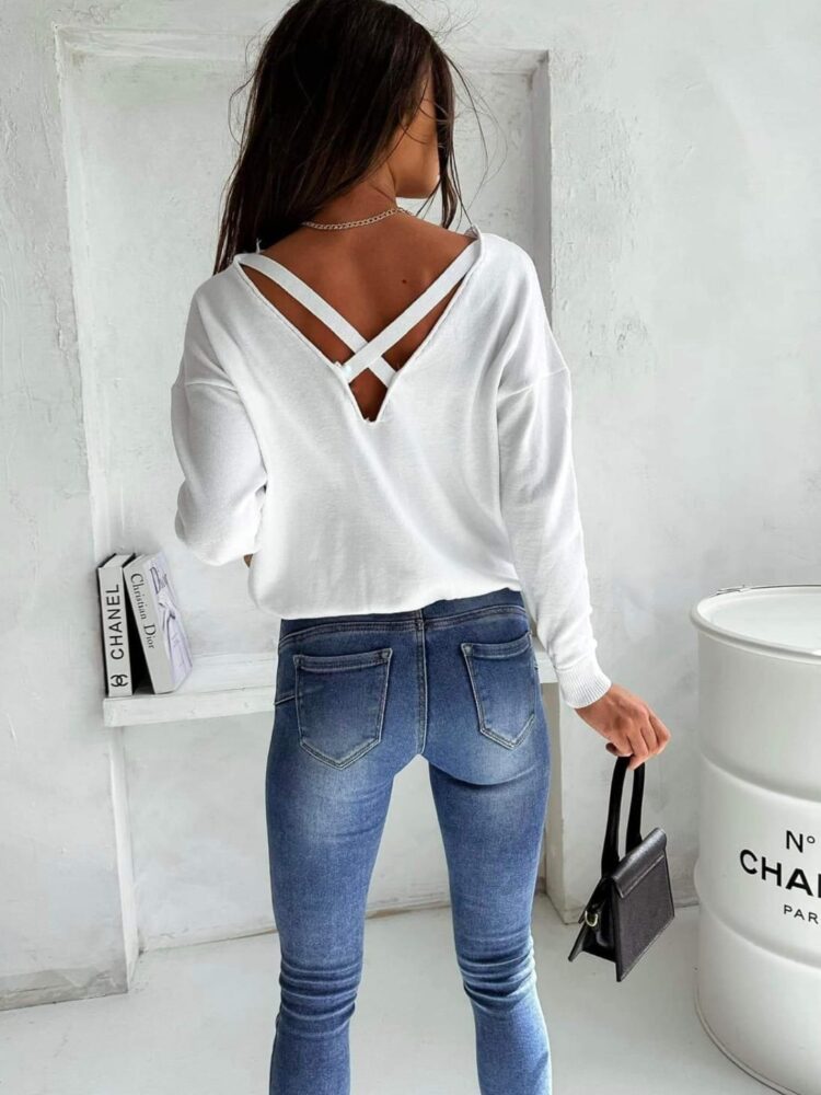 Delicate jumper open back