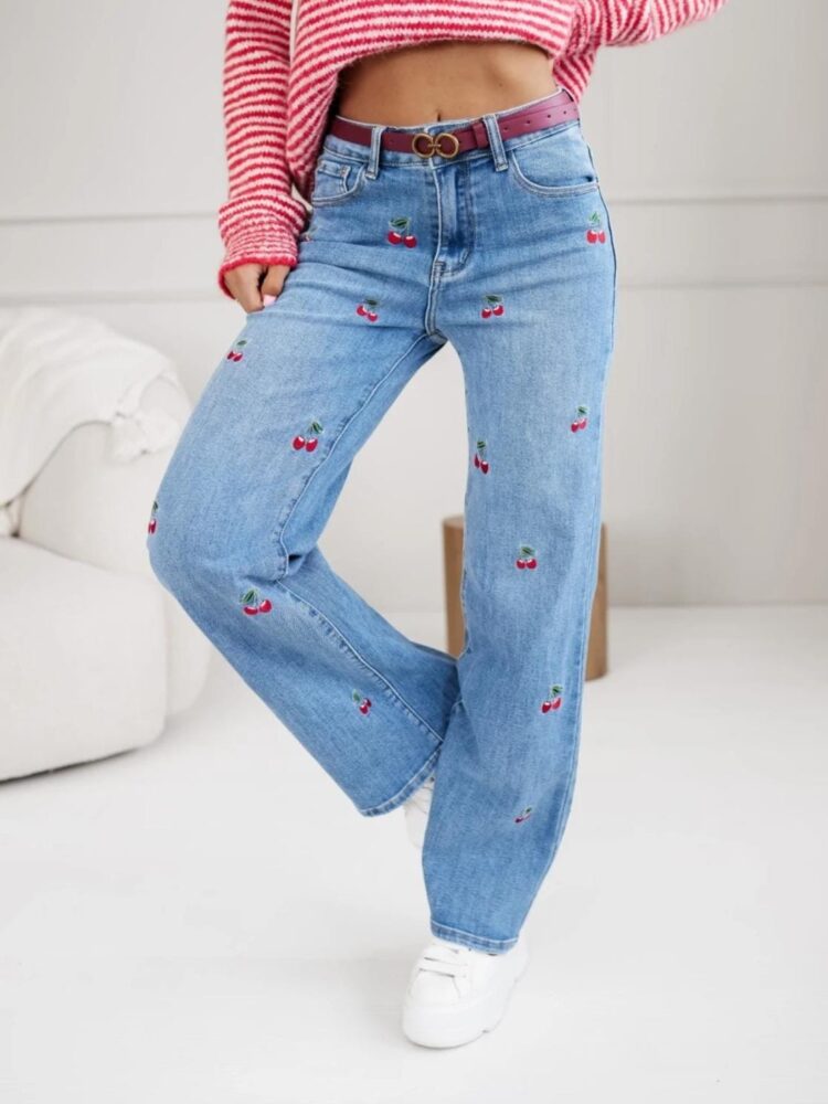 Embroidered seam jeans 🍒🍒🍒🍒