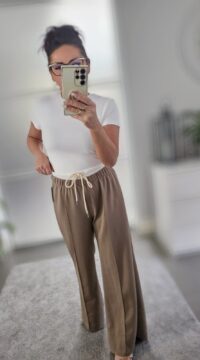 Button-up trousers with white insert