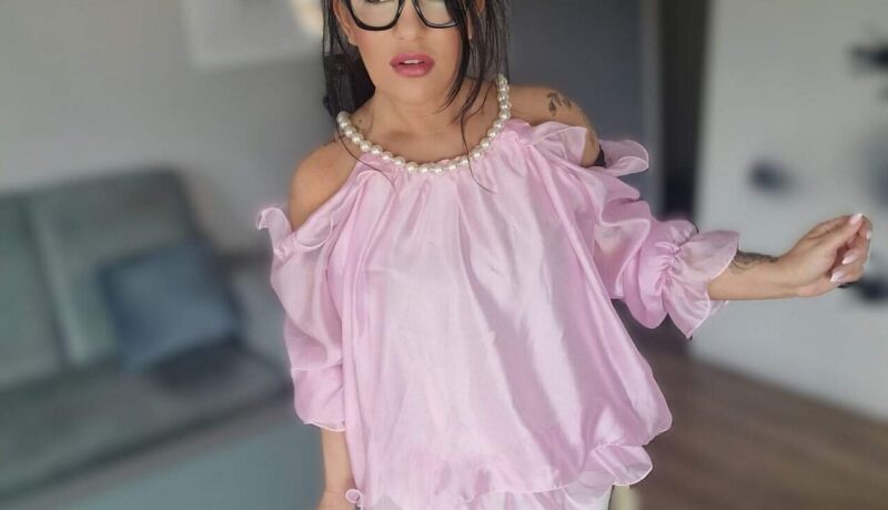 Chiffon elegant blouse with pearls