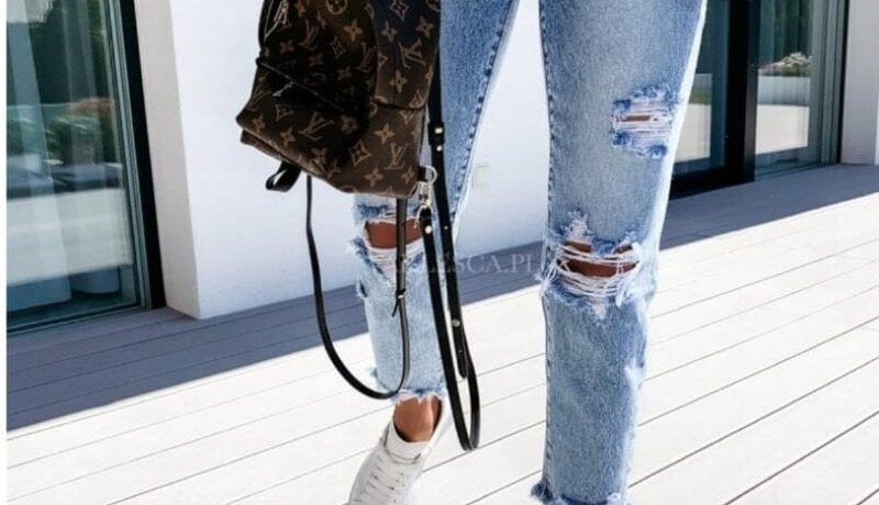 Jeans holes frayed legs