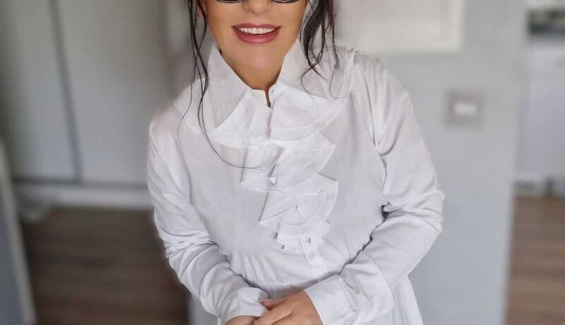 Shirt sporty elegant jabot