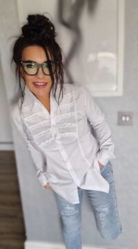Sporty elegant shirt frills