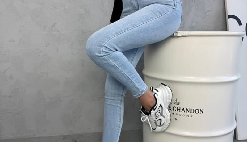 New skinny model a'la Levis