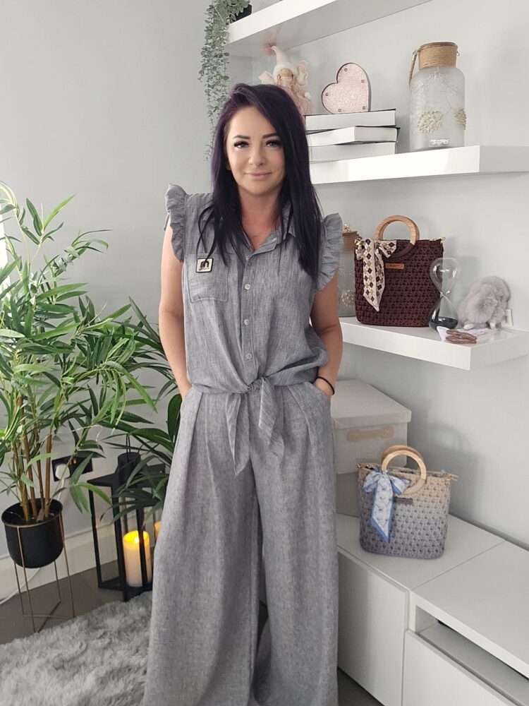 Trouser skirt with belt