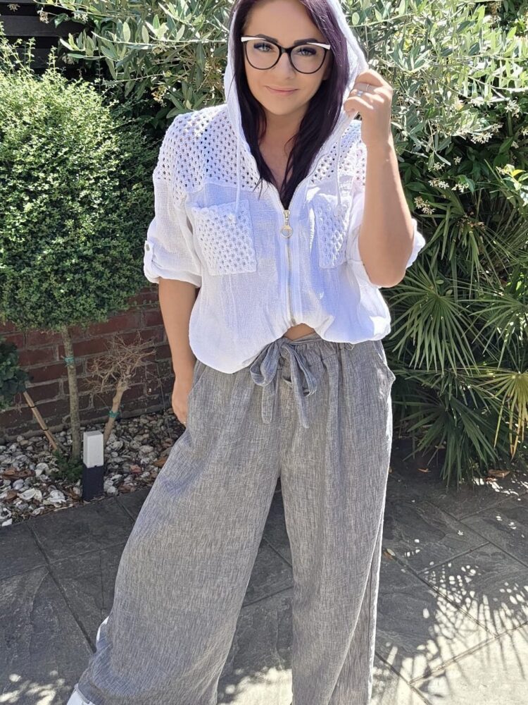 Loose trousers with sash on elastic band