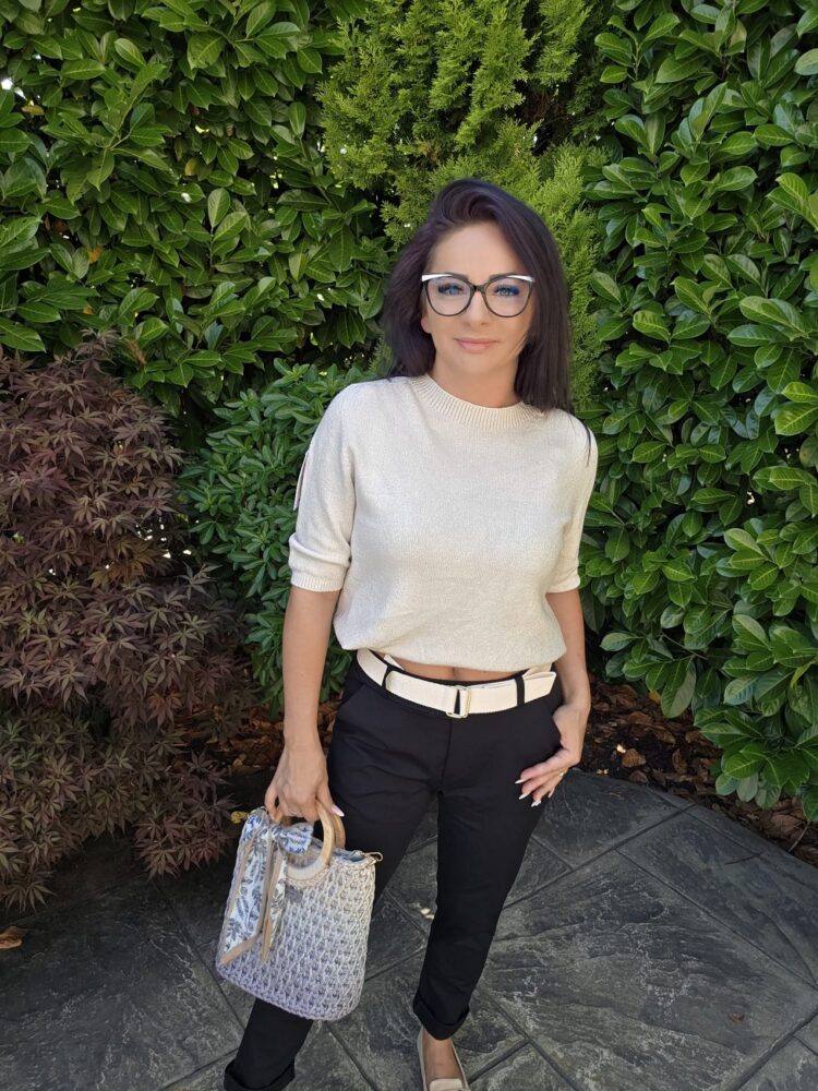 Cigarette trousers with elastic waistband