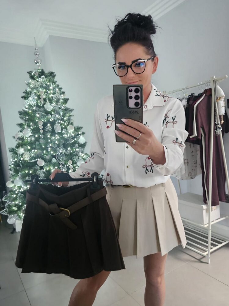 Skirt-shorts with an elasticated waistband and belt