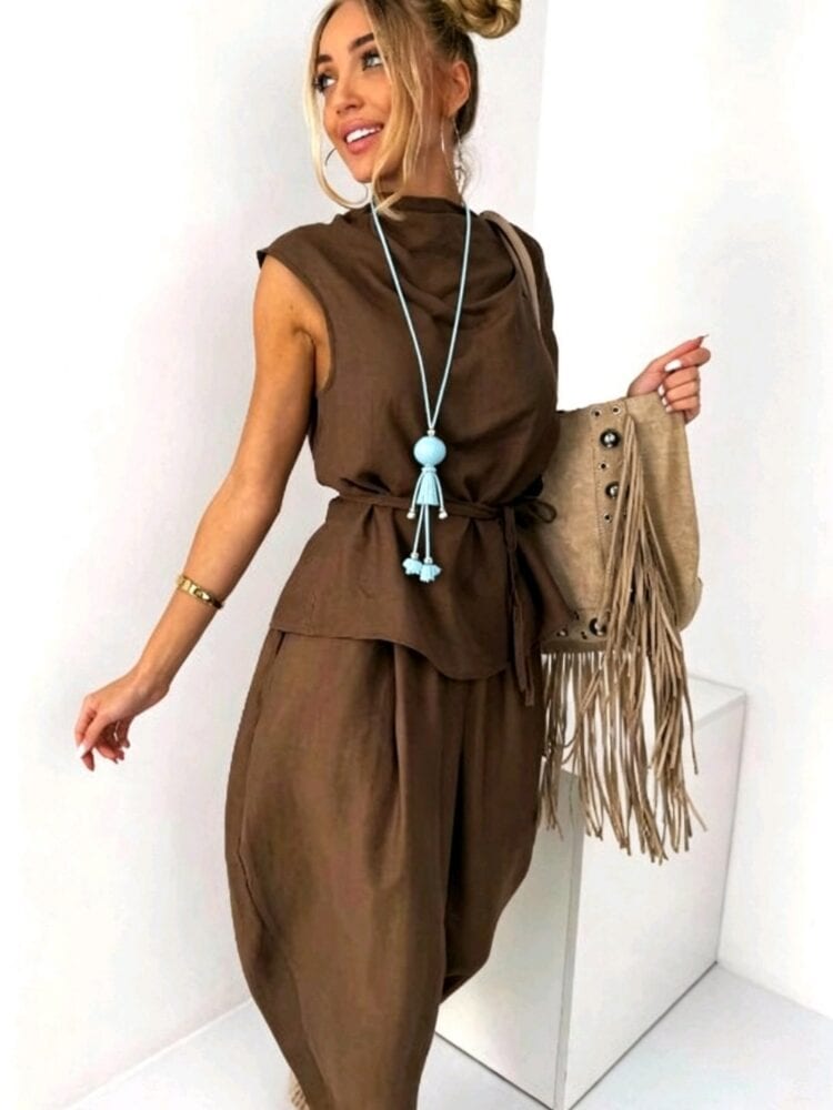 An elegant set comprising trousers and a blouse