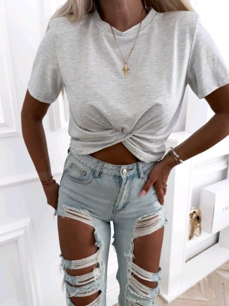 T-shirt with a pillow knot
