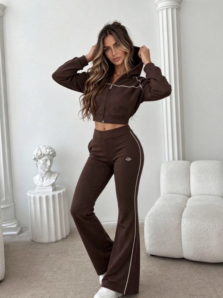 Three-piece suit with piping