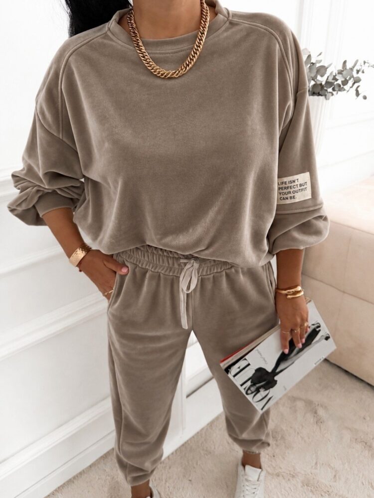 Velour set with a patch